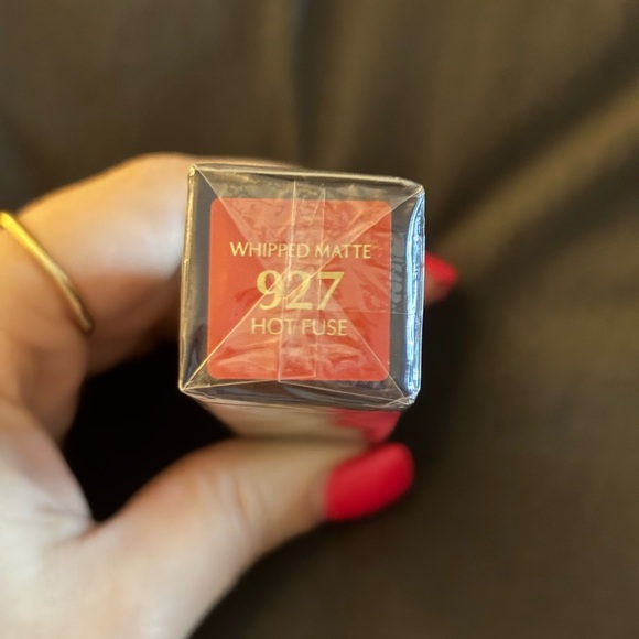 Estee Lauder Pure Color Whipped Matte Lip Stick - Picture 2 of 4
